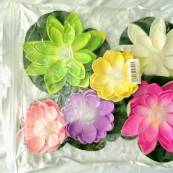 Water lily lights for pool or fountain - Picture 2 of 2